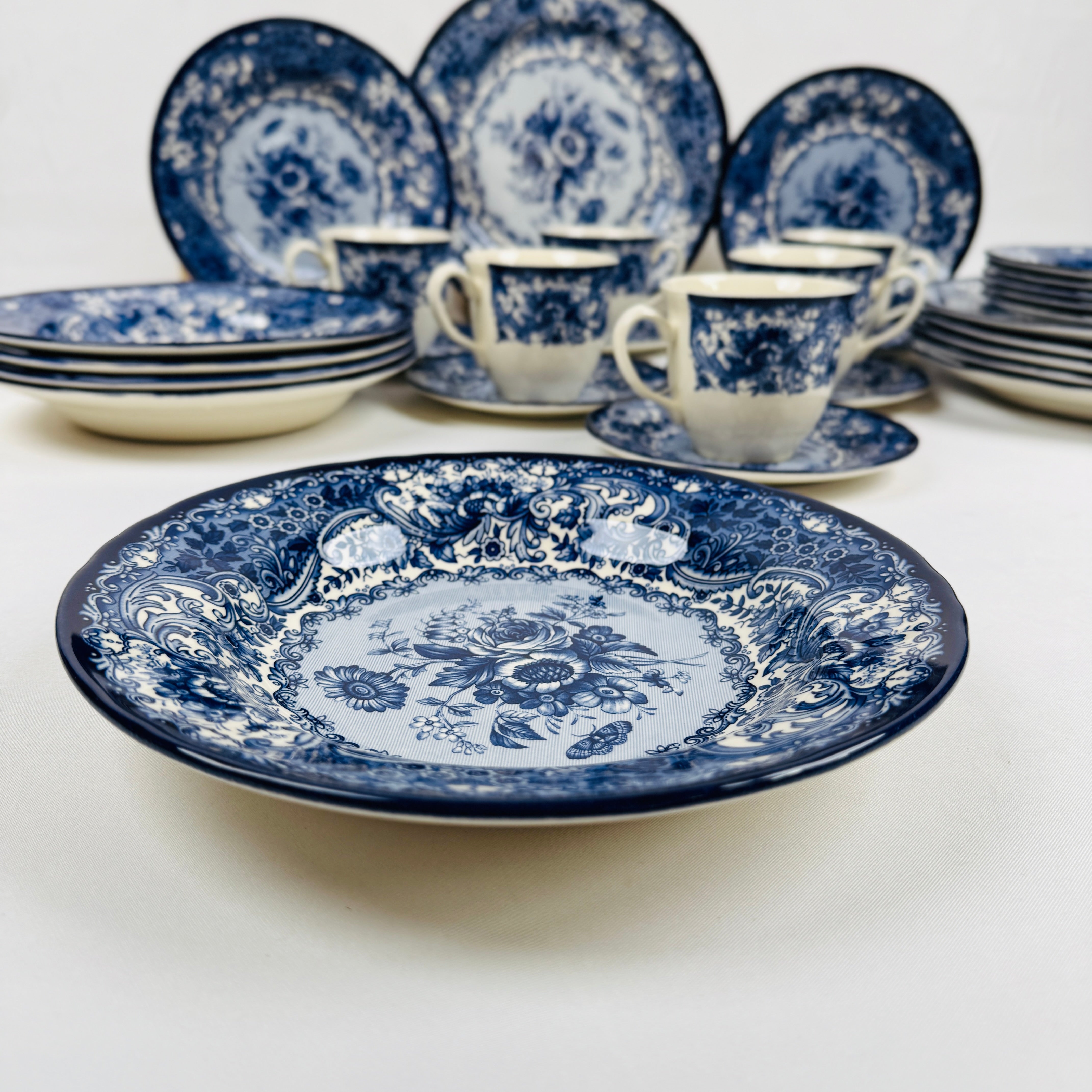 Divine Dark Blue Dinner Set - Claytan