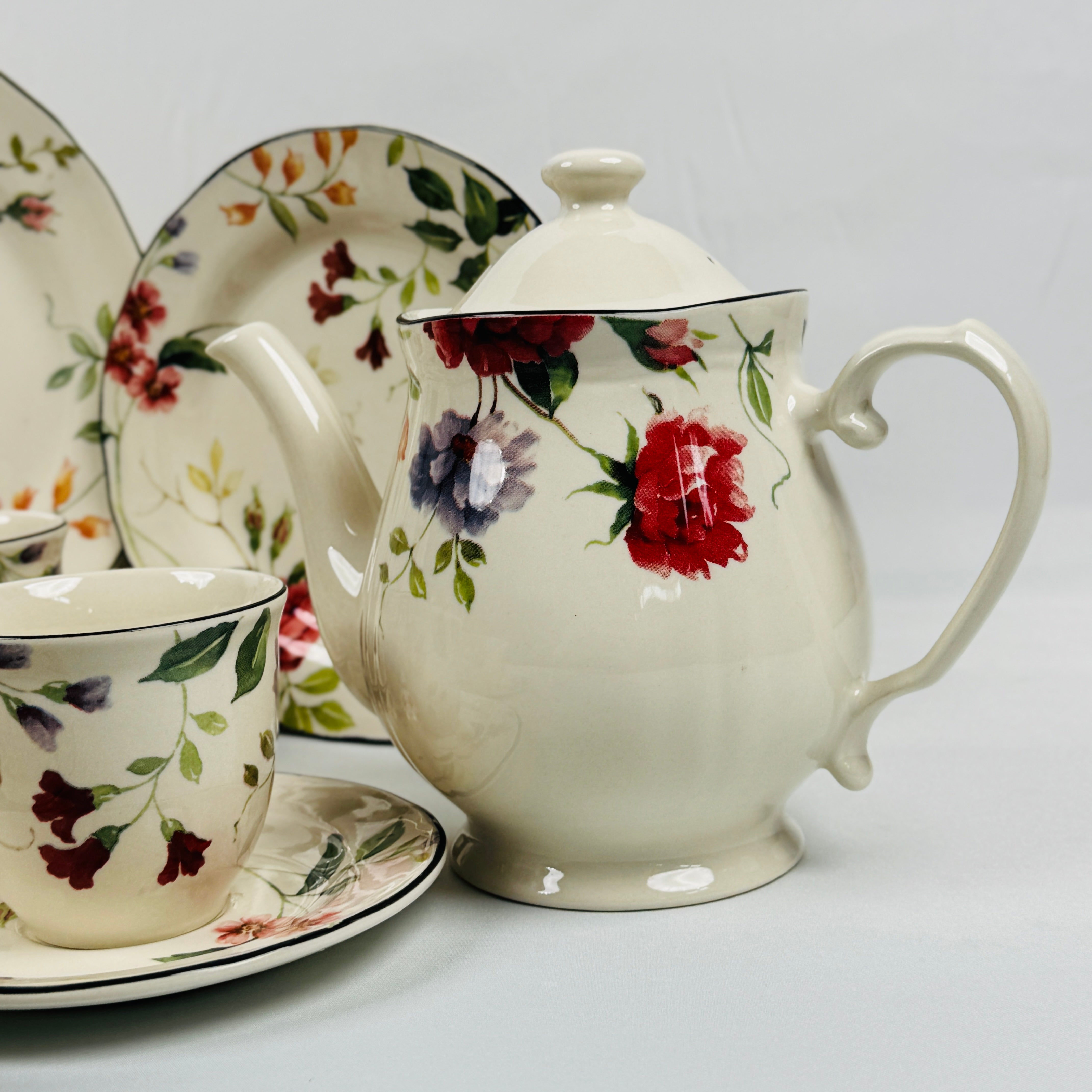 Priscilla With Banding Dinner Set- Claytan