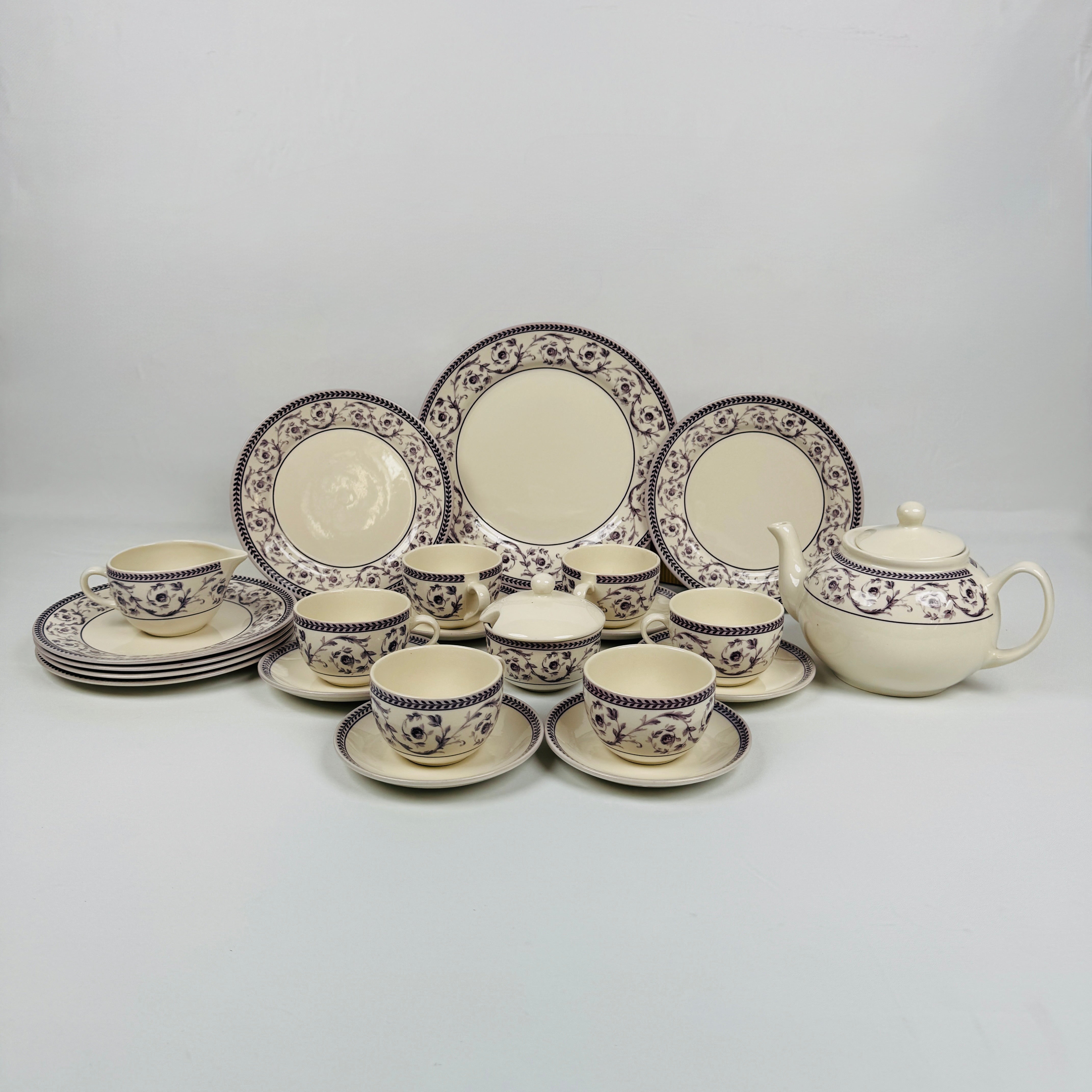 Callista Purple Dinner Set - Claytan