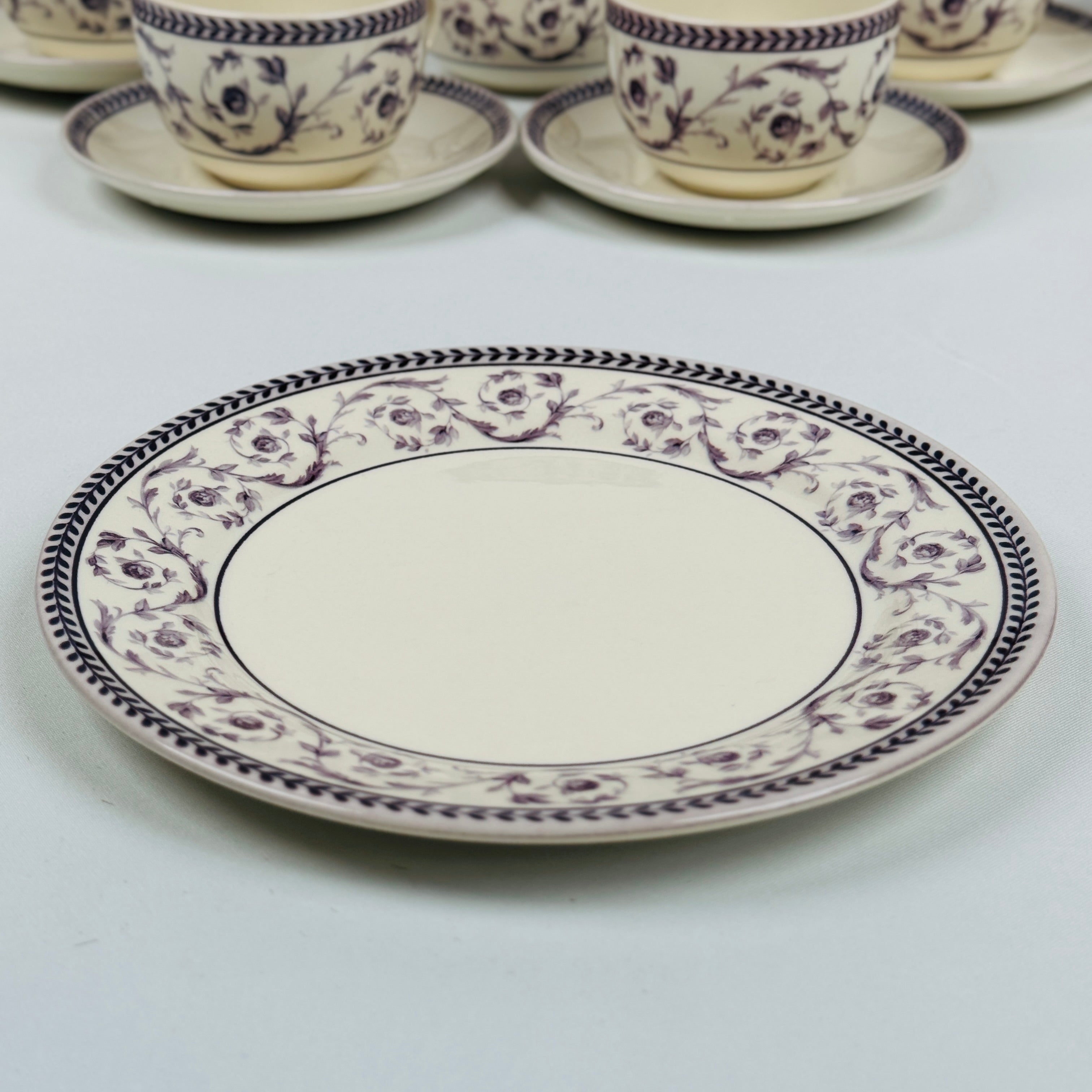 Callista Purple Dinner Set - Claytan