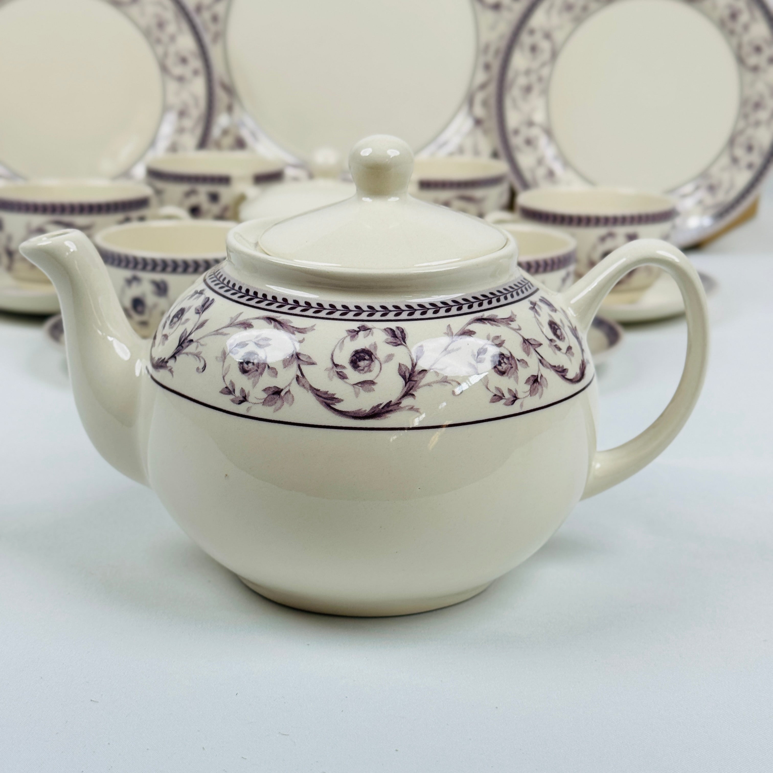 Callista Purple Dinner Set - Claytan