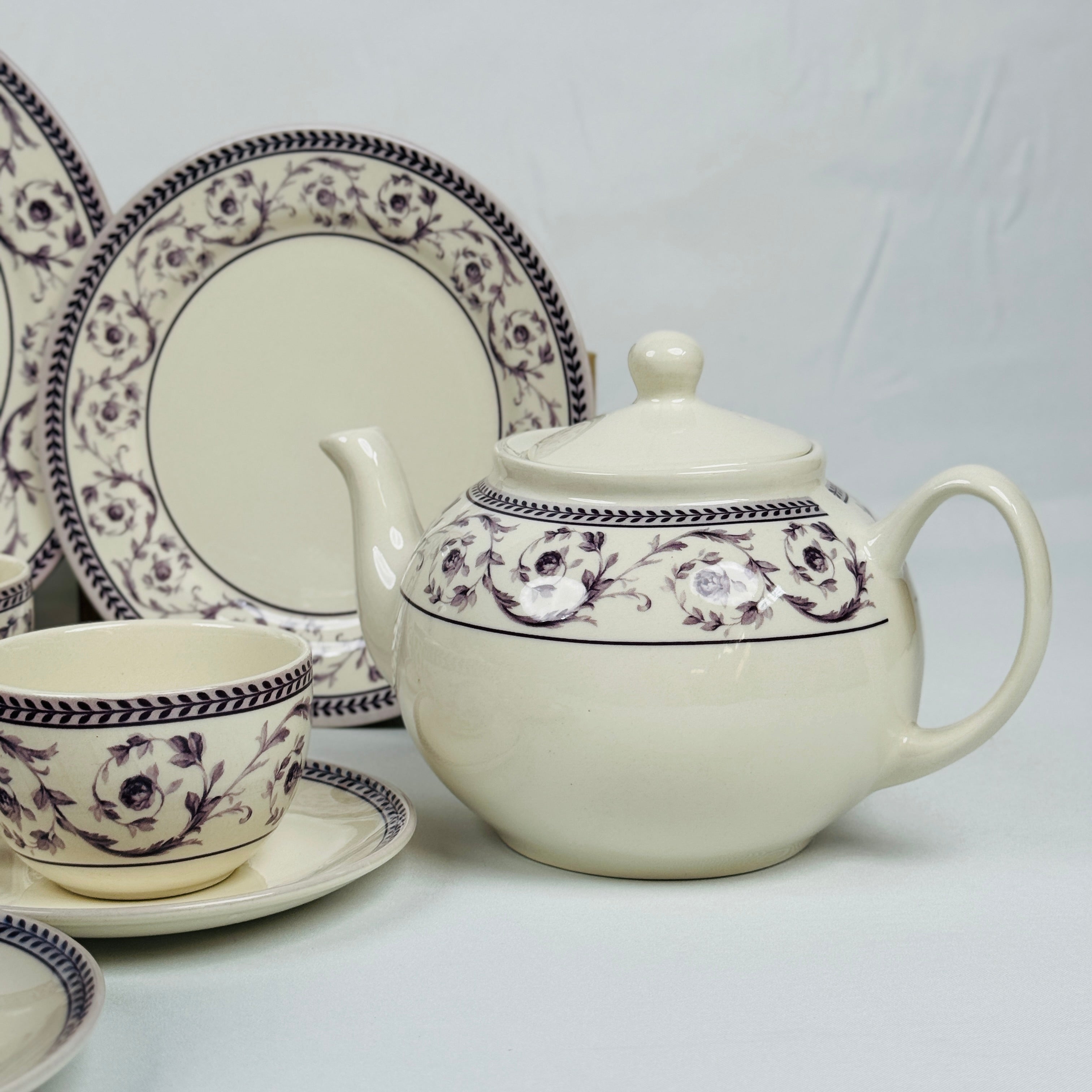 Callista Purple Dinner Set - Claytan