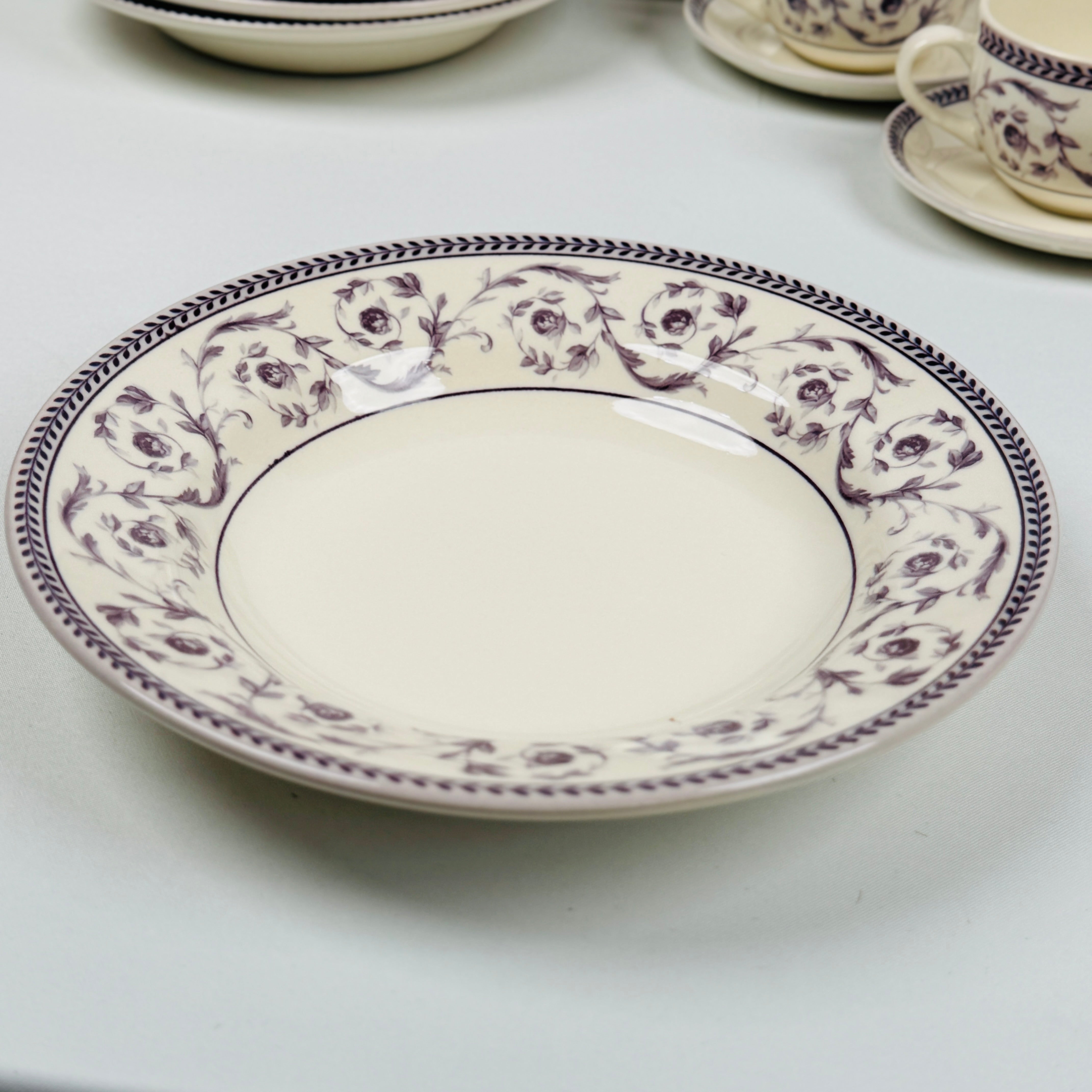 Callista Purple Dinner Set - Claytan