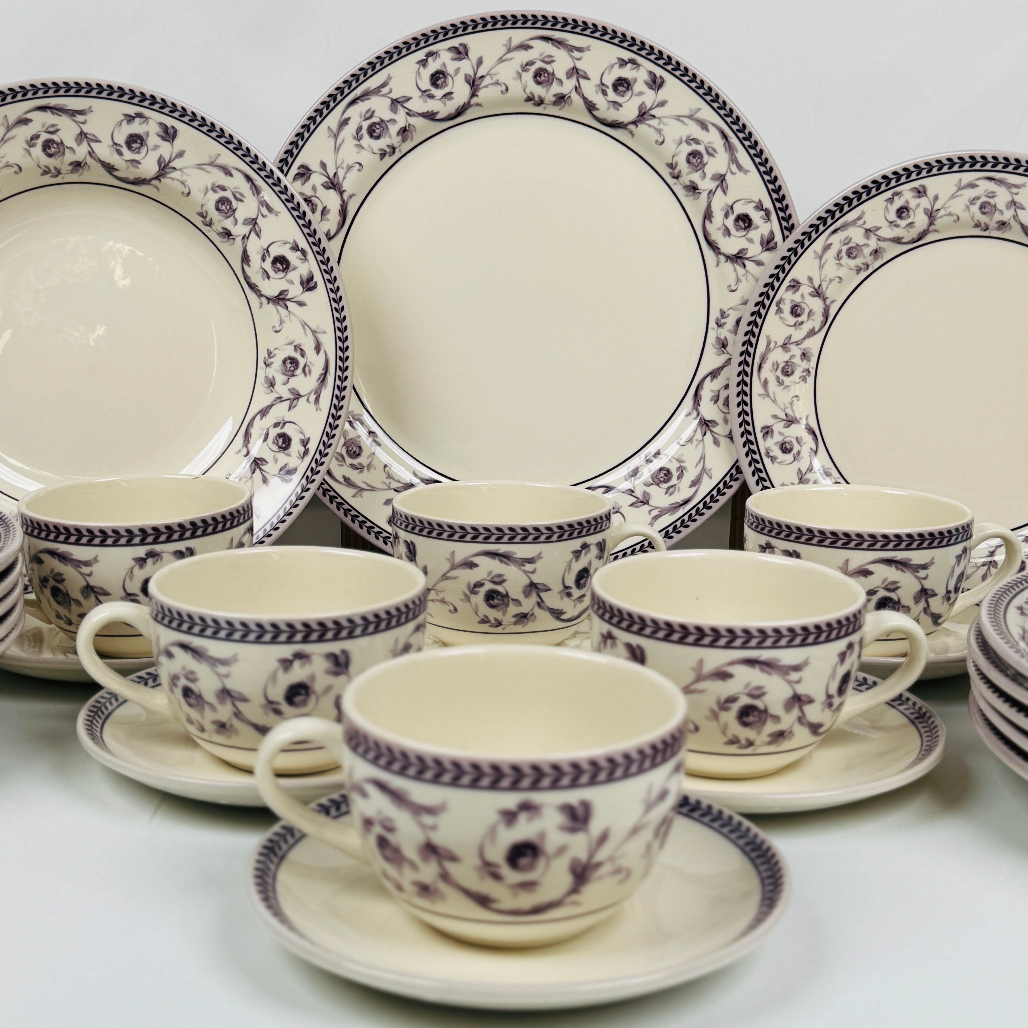 Callista Purple Dinner Set - Claytan
