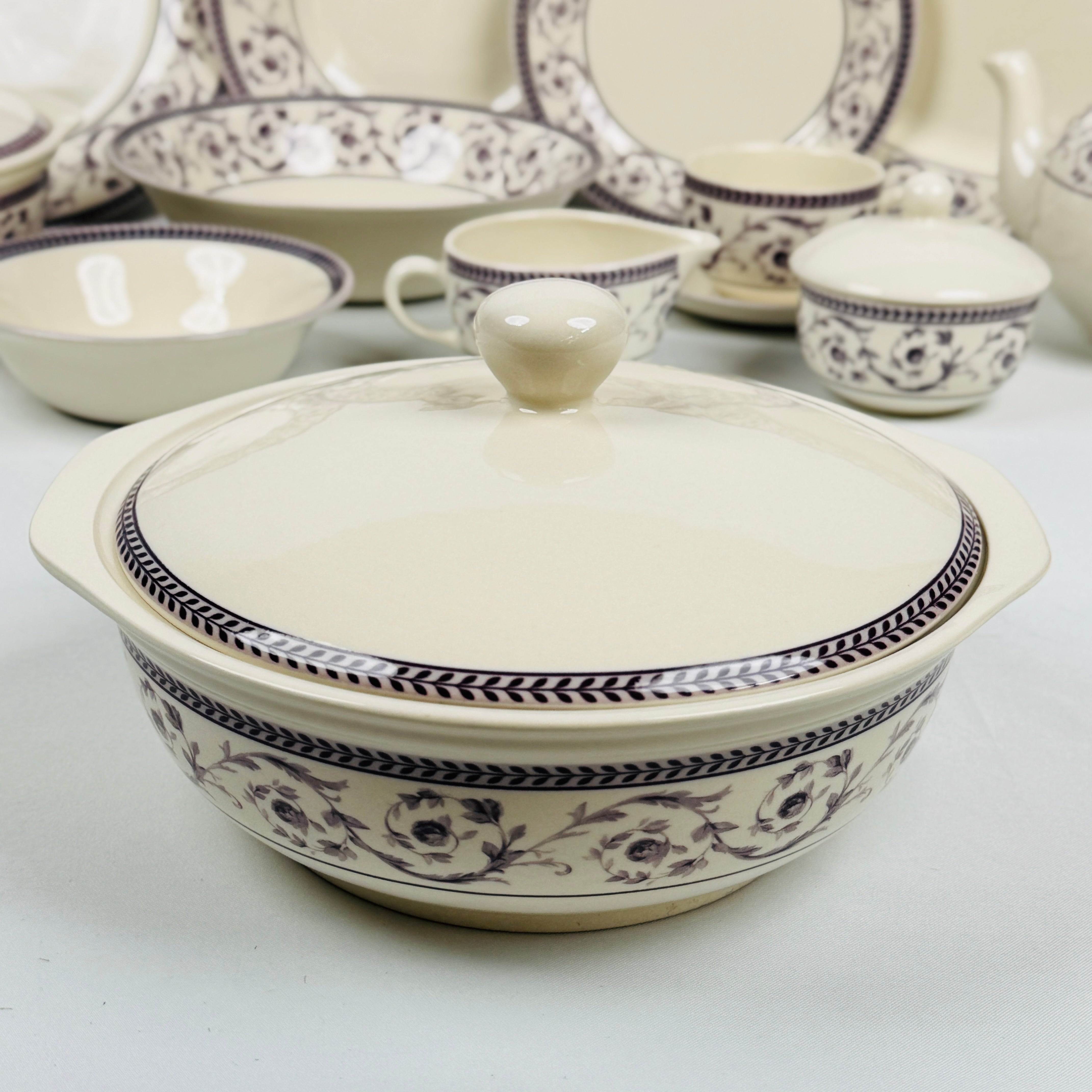 Callista Purple Dinner Set - Claytan