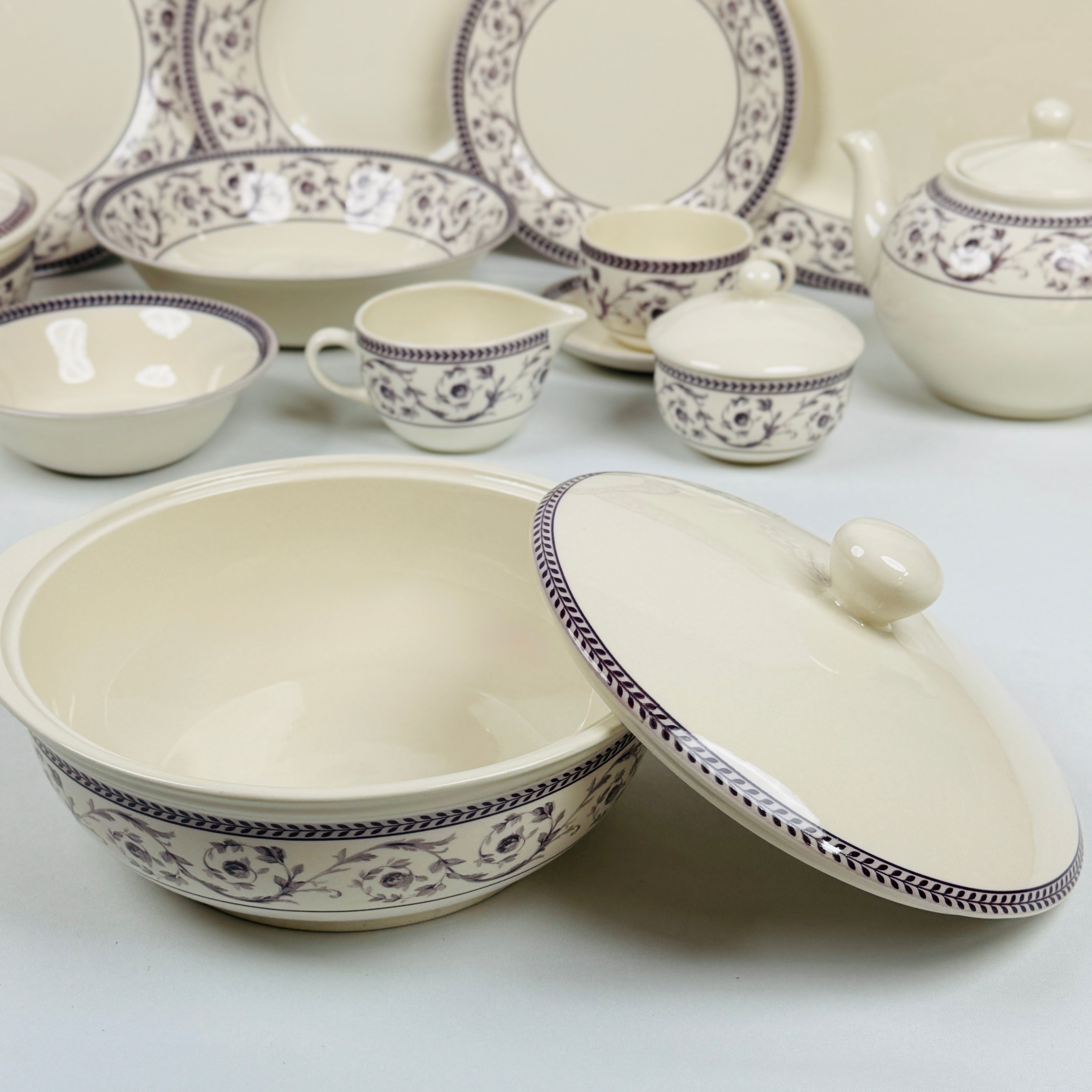 Callista Purple Dinner Set - Claytan