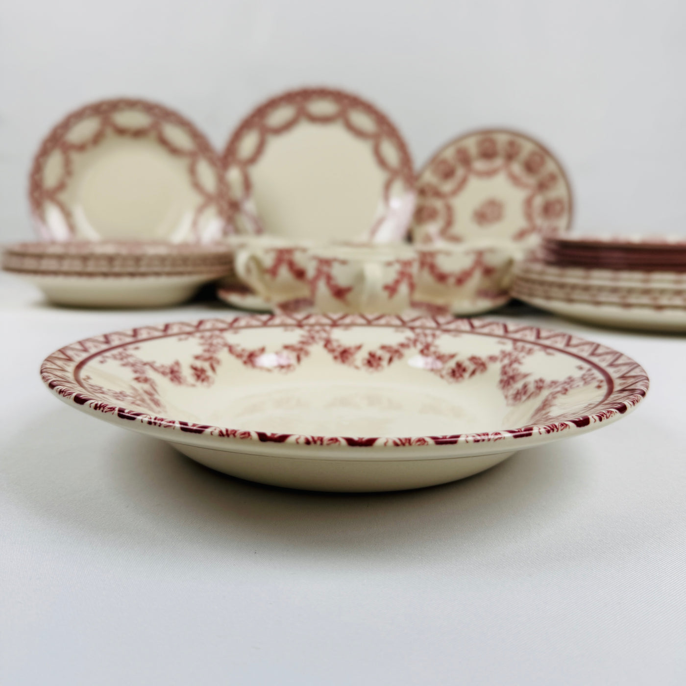 Lagny pink Dinner Set - Claytan