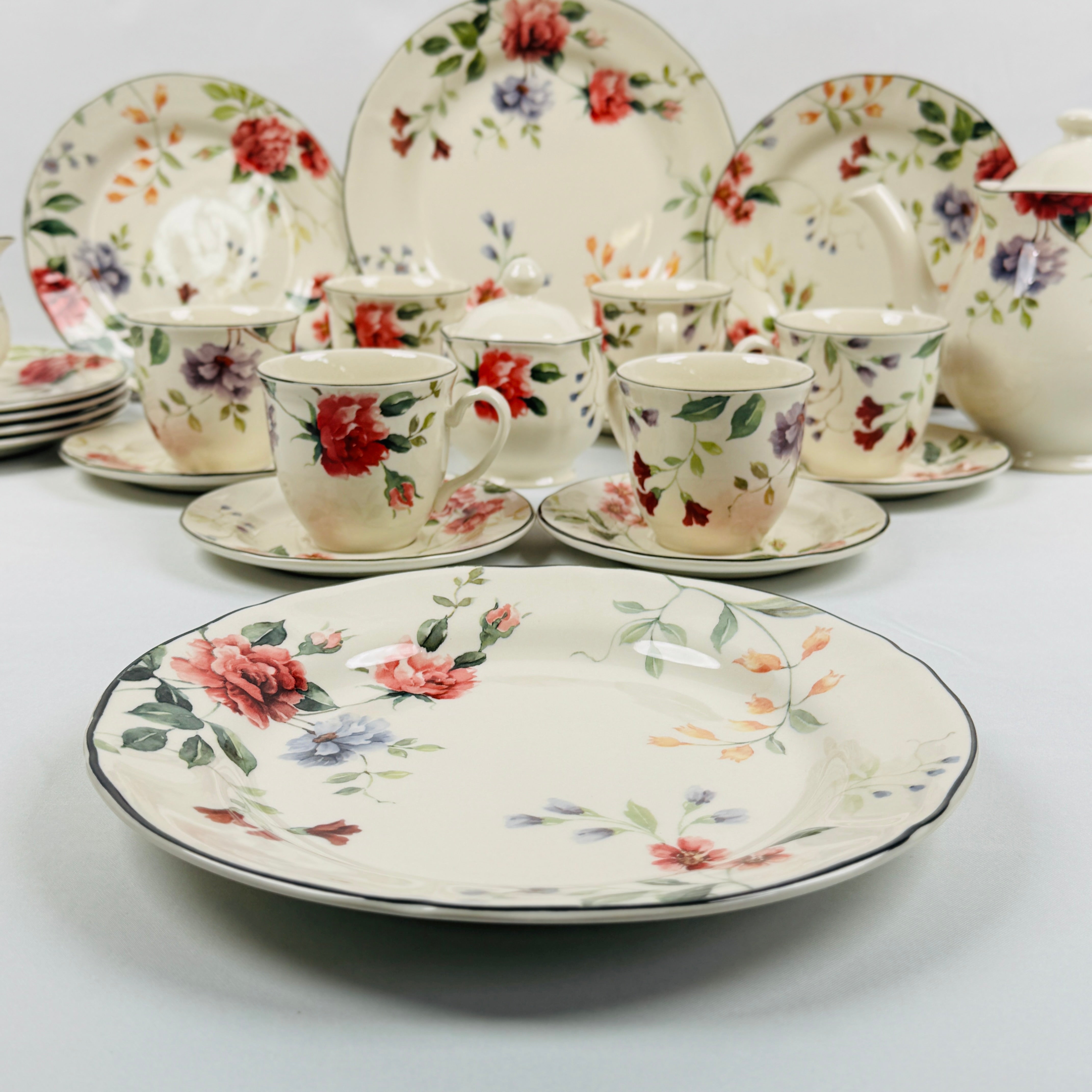 Priscilla With Banding Dinner Set- Claytan