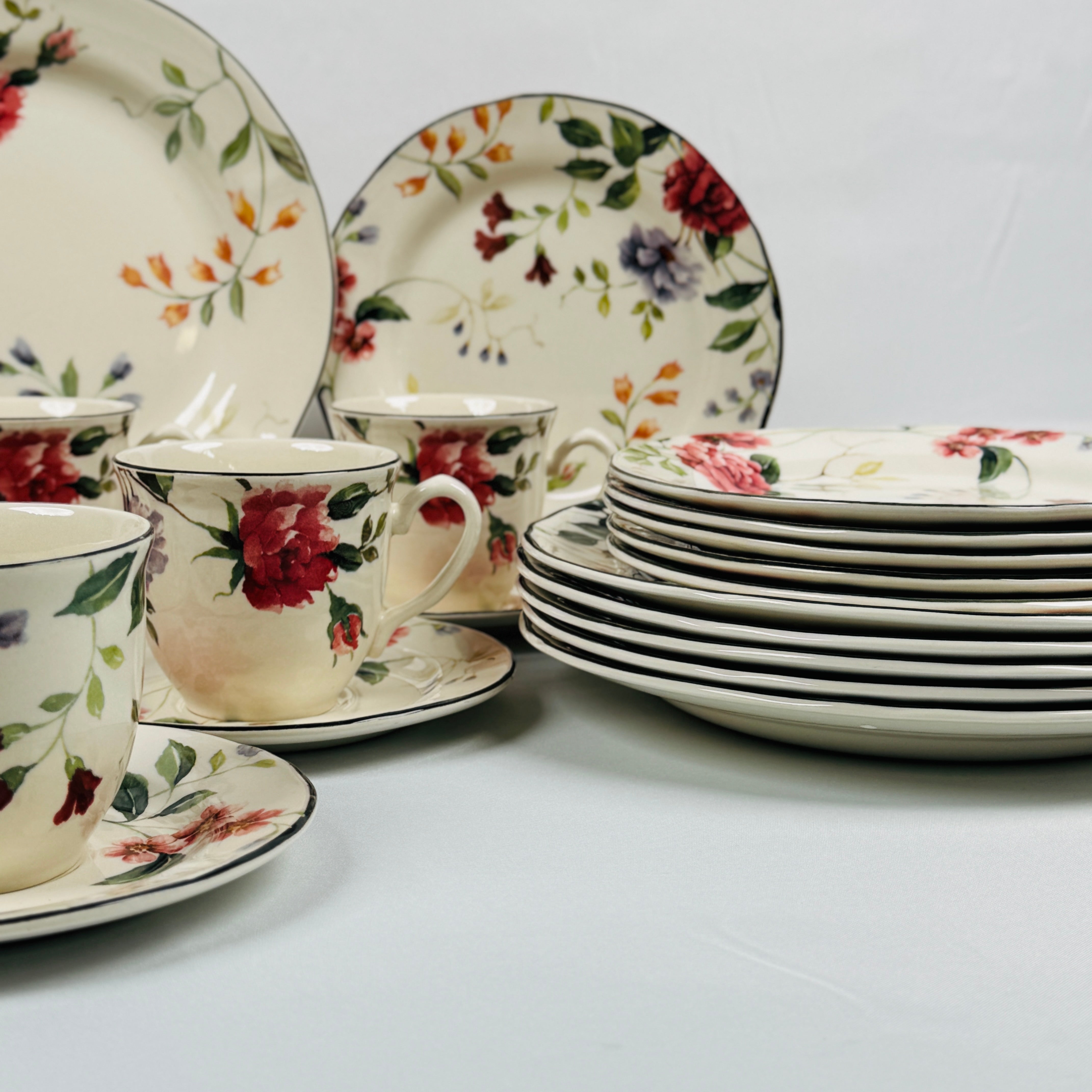Priscilla With Banding Dinner Set- Claytan