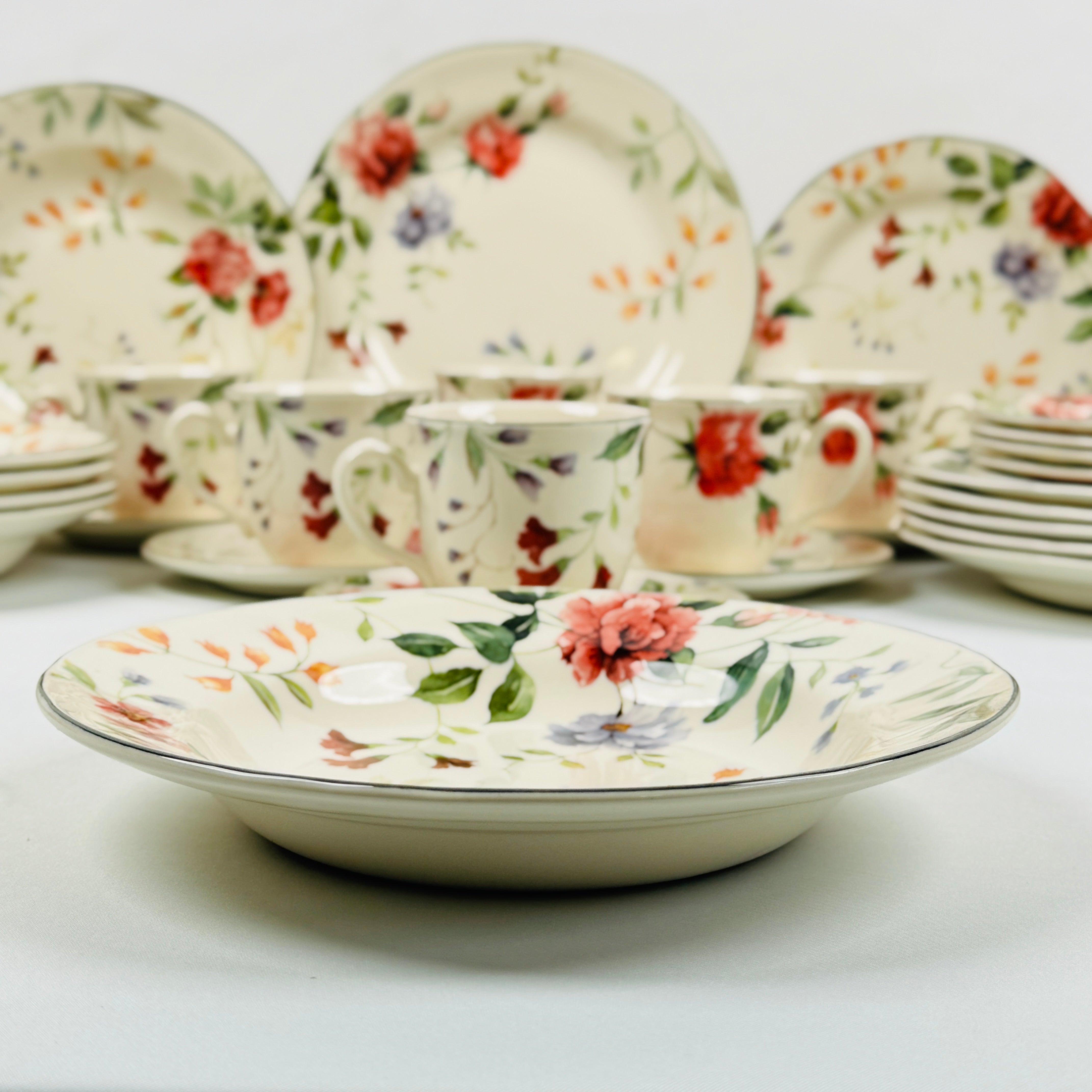Priscilla With Banding Dinner Set- Claytan