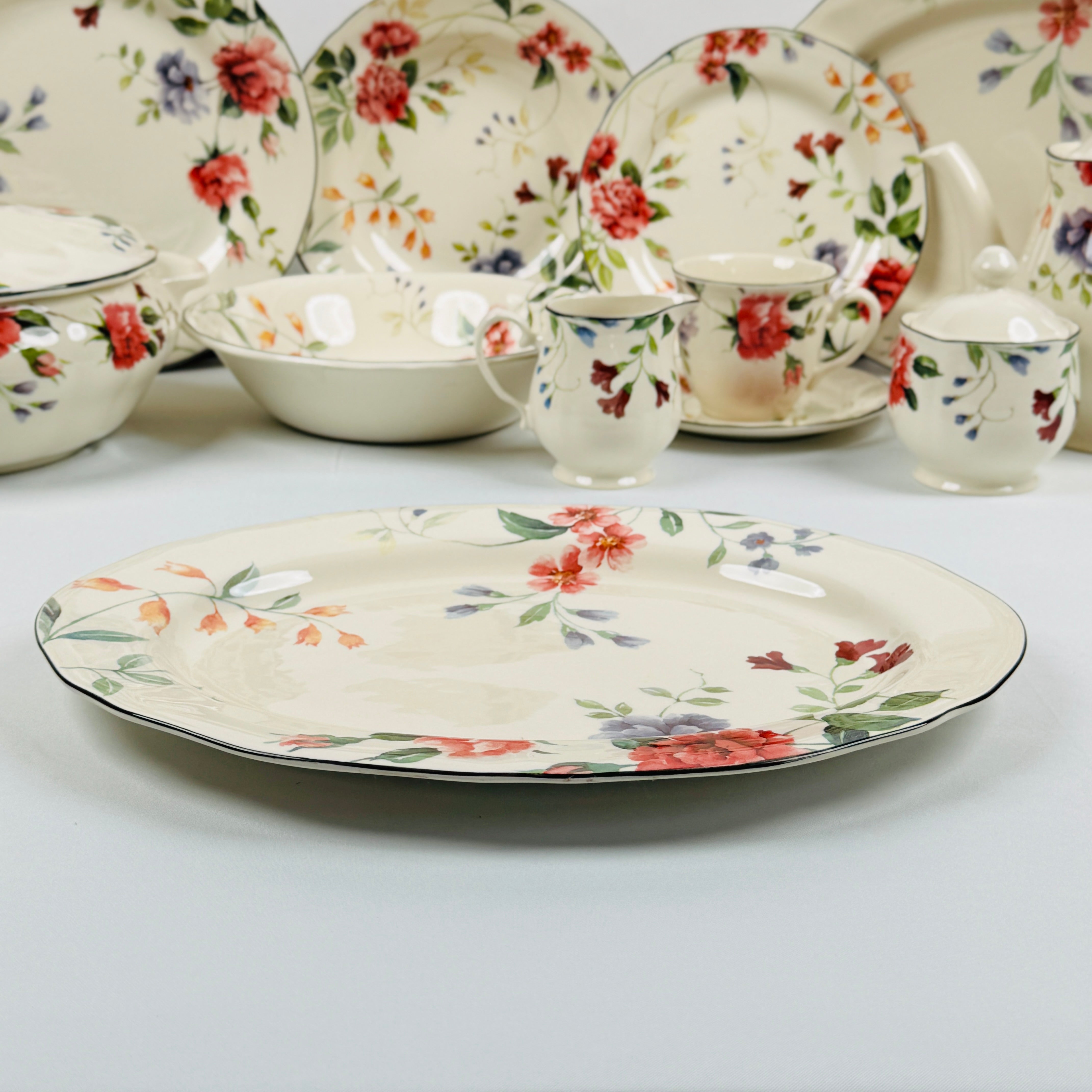 Priscilla With Banding Dinner Set- Claytan
