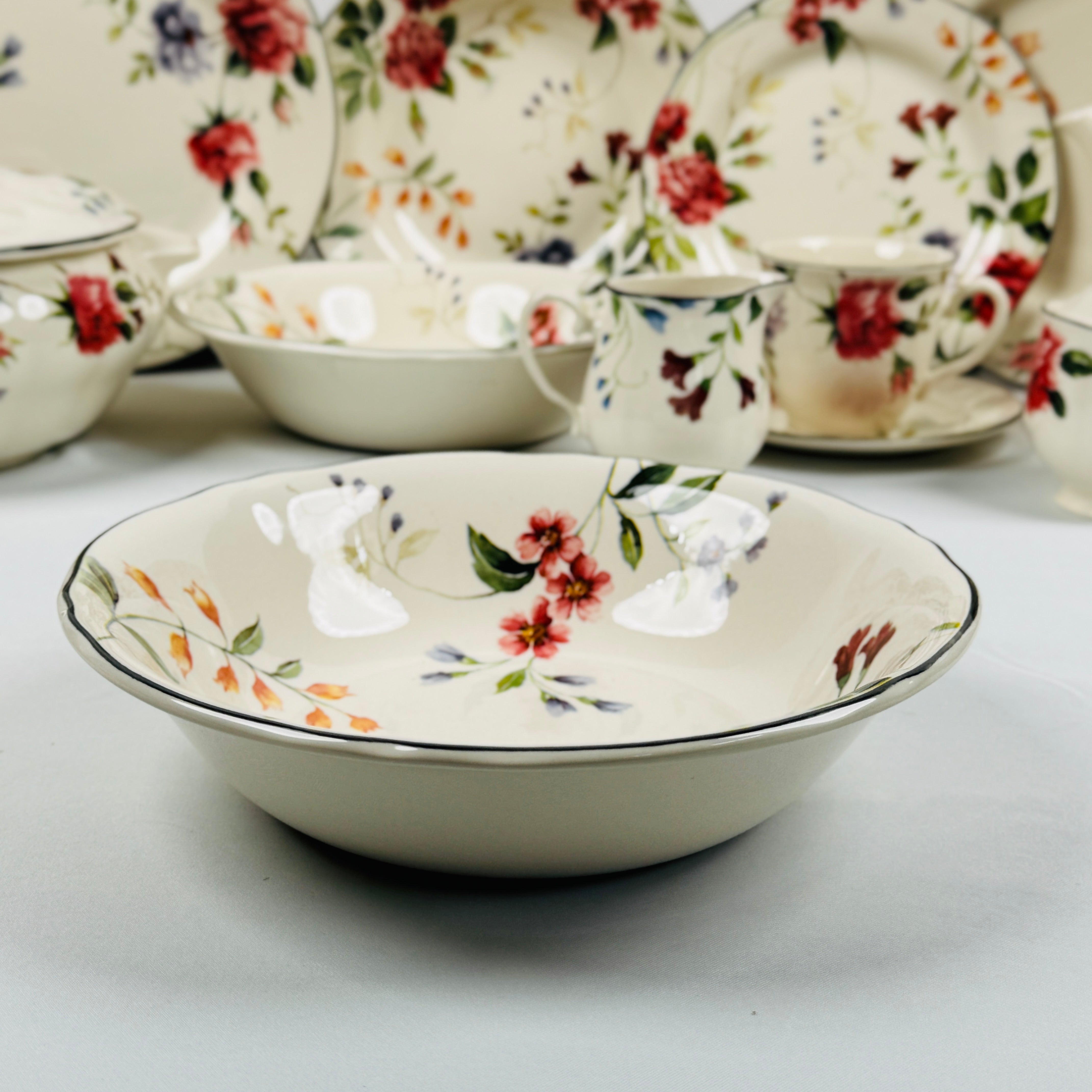 Priscilla With Banding Dinner Set- Claytan